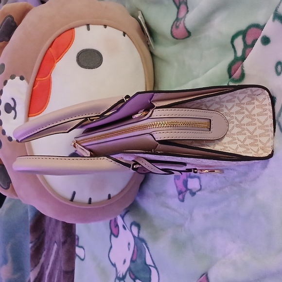 Authentic Michael Kors Sheila Small Monogram Satchel - Picture 5 of 8